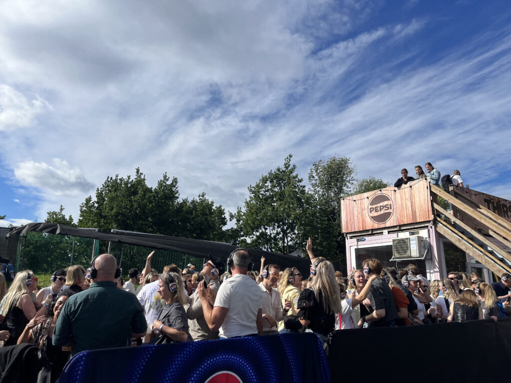 Festa com fones de ouvido da Pepsi no Øyafestivalen 2024