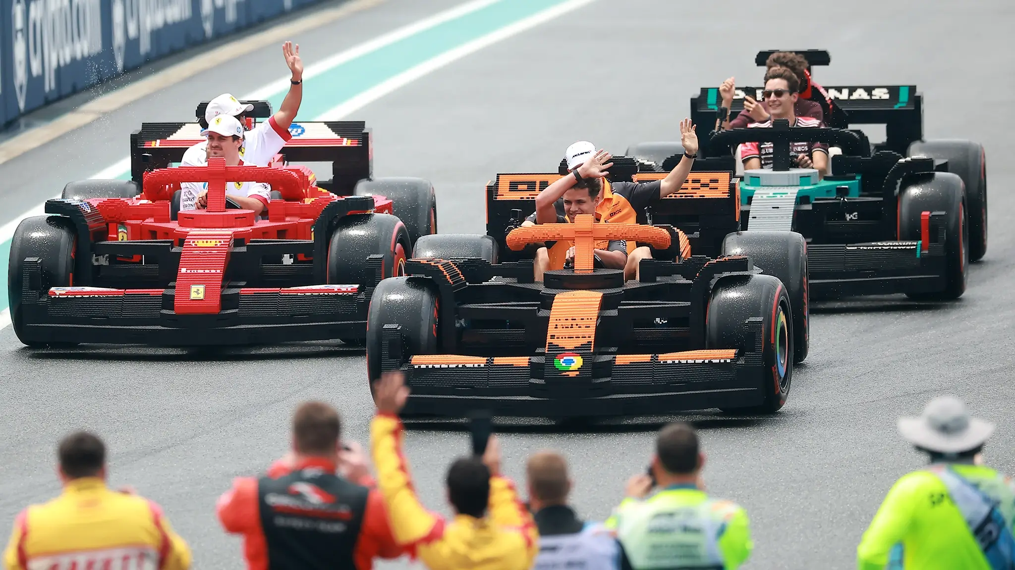 De LEGO a Brad Pitt: como a Fórmula 1 virou case de experiências. F1 e LEGO em Miami 2025