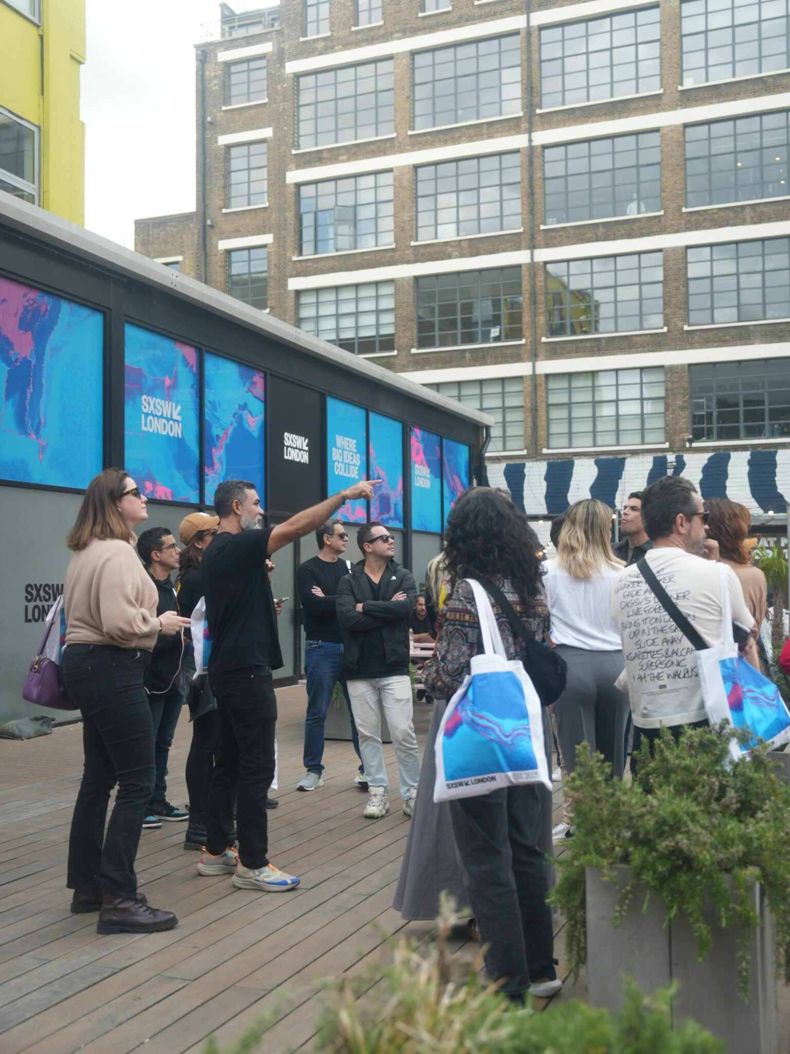O que um evento que surge em 2025 nos diz sobre o futuro deste mercado? Descubra os aprendizados que vimos no SXSW London para quem cria eventos e experiências. Evento 2025.