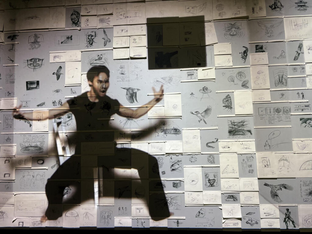 A excelência no experience design de Es Devlin. Cápsula, oclb: Quando a cenografia se torna uma experiência.